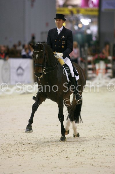 LAUGKS_MEGGLE\'S WELTTALL_MILANO_2011_SS2_2374.jpg